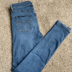 Levi 311 shaping skinny Jean